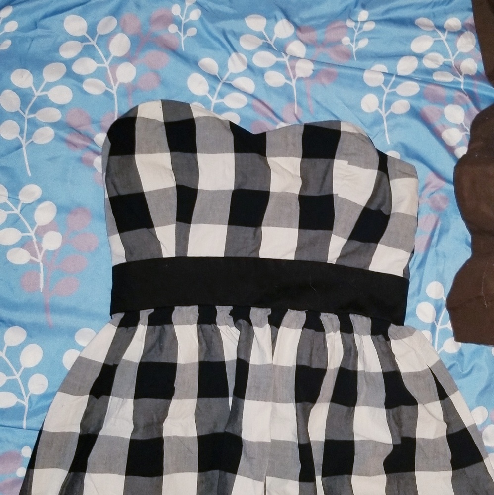 Sweetheart neckline strapless dress medium